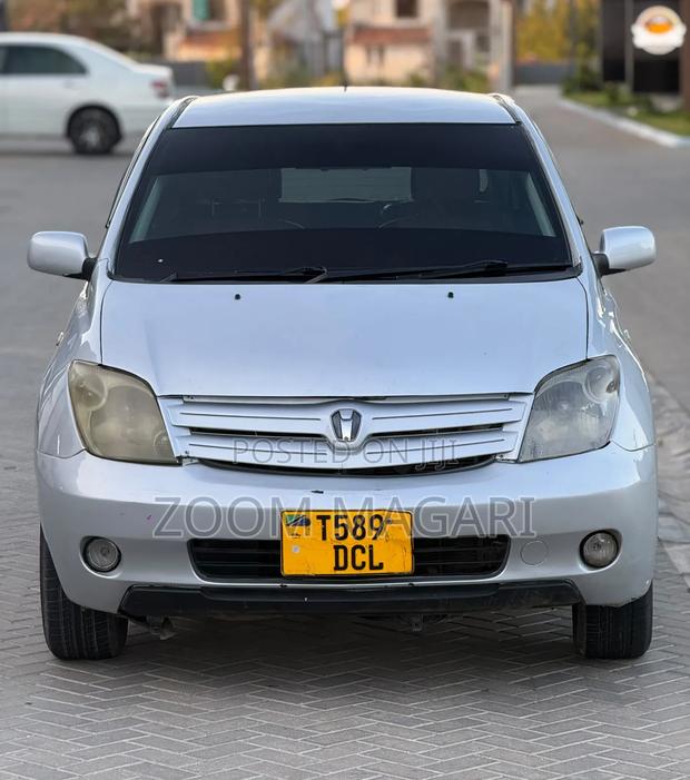 Toyota IST 2003 Silver