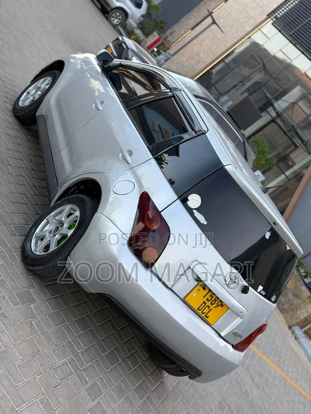 Toyota IST 2003 Silver