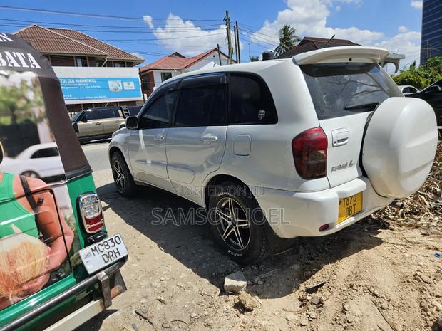 Toyota RAV4 2005 White