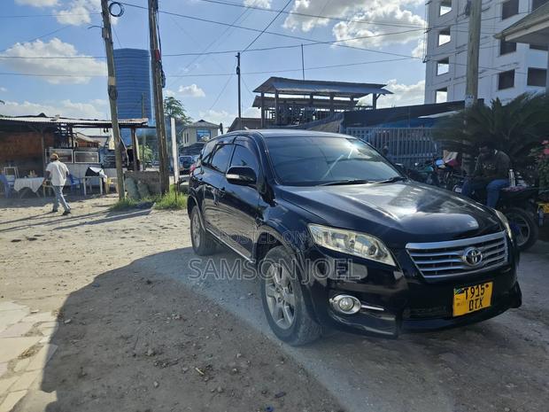 Toyota Vanguard 2011 Black