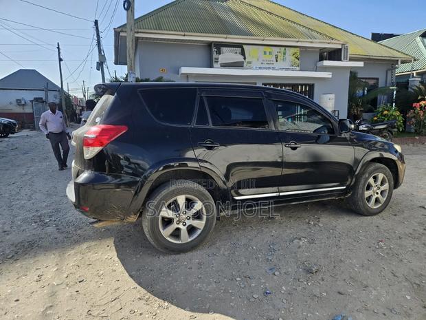 Toyota Vanguard 2011 Black