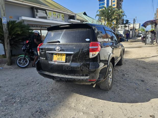 Toyota Vanguard 2011 Black