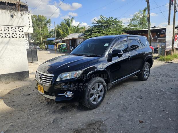 Toyota Vanguard 2011 Black