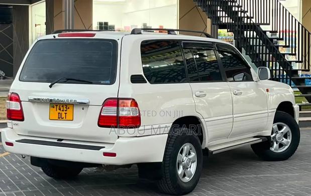 Toyota Land Cruiser HDJ 100 2002 White