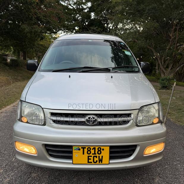 Toyota Noah 2.0 AWD (8 Seater) 2002 Silver