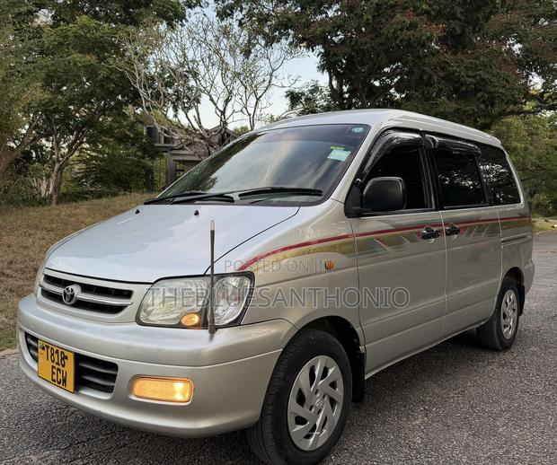 Toyota Noah 2.0 AWD (8 Seater) 2002 Silver