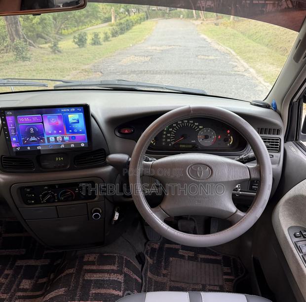 Toyota Noah 2.0 AWD (8 Seater) 2002 Silver