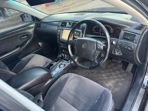 Toyota Crown 2004 Black