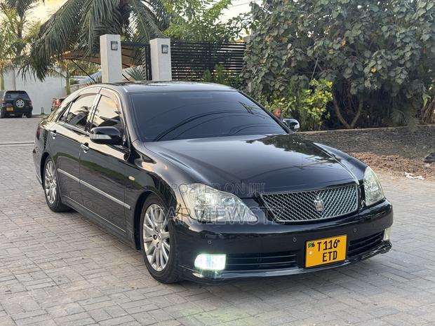 Toyota Crown 2004 Black