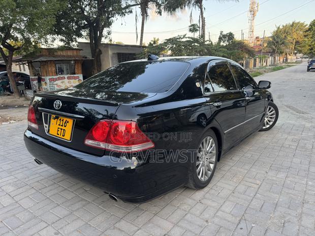 Toyota Crown 2004 Black