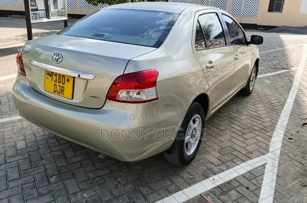 Toyota Belta 2006 Silver
