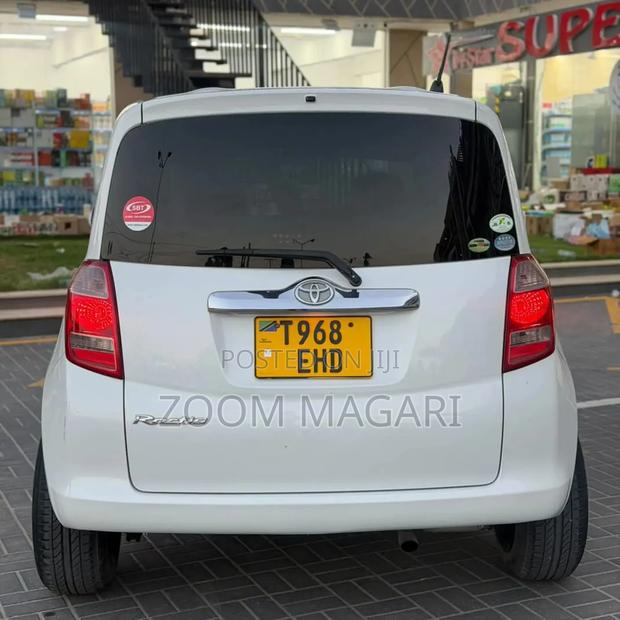 Toyota Ractis 2006 White