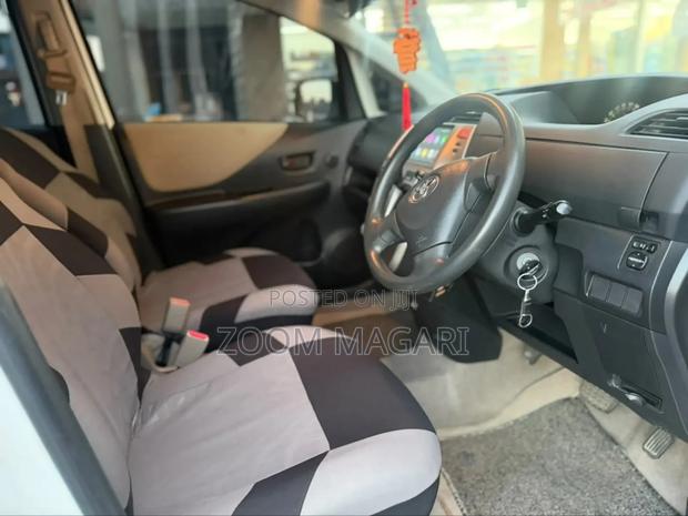 Toyota Ractis 2006 White