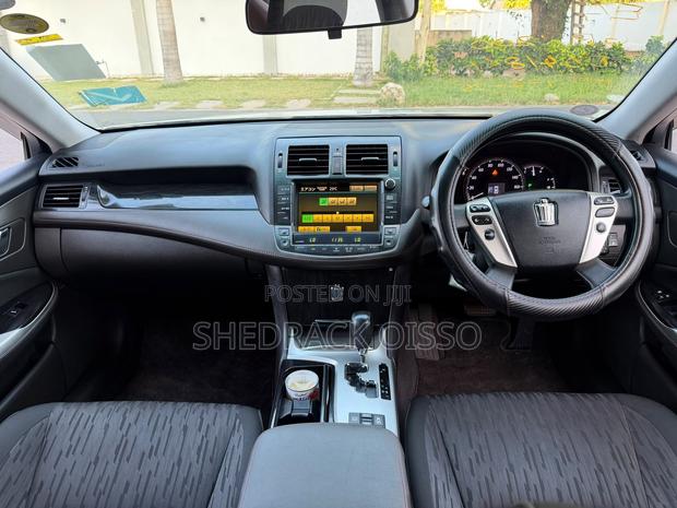 Toyota Crown 2011 Silver