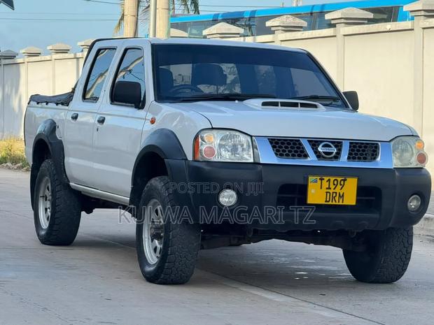 Nissan Hardbody 2019 White