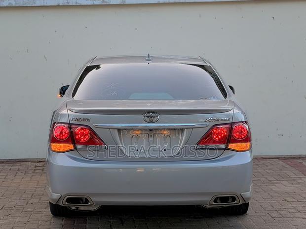 Toyota Crown 2011 Silver