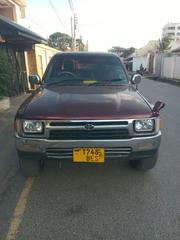 Toyota Hilux 2004 Brown for sale