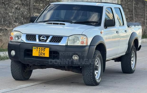Nissan Hardbody 2019 White