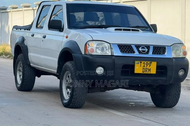 Nissan Hardbody 2019 White