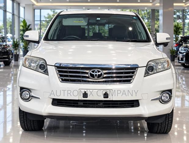 Toyota Vanguard 2011 Off white