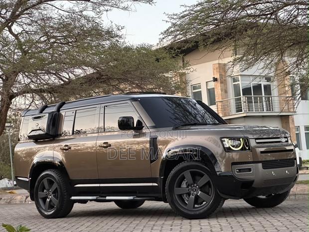 Land Rover Defender 2025