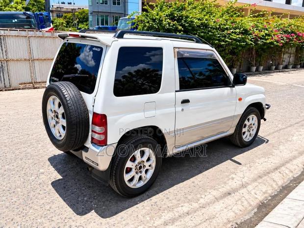 Mitsubishi Pajero 2005 White