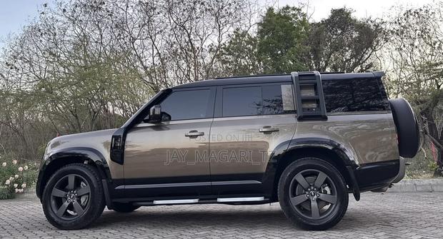 Land Rover Defender 2025 Gray