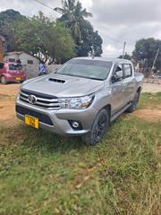 Toyota Hilux 2016 Gray for sale