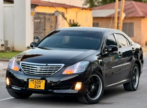 Toyota Crown 2010 Black