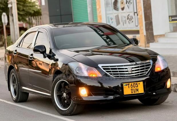 Toyota Crown 2010 Black