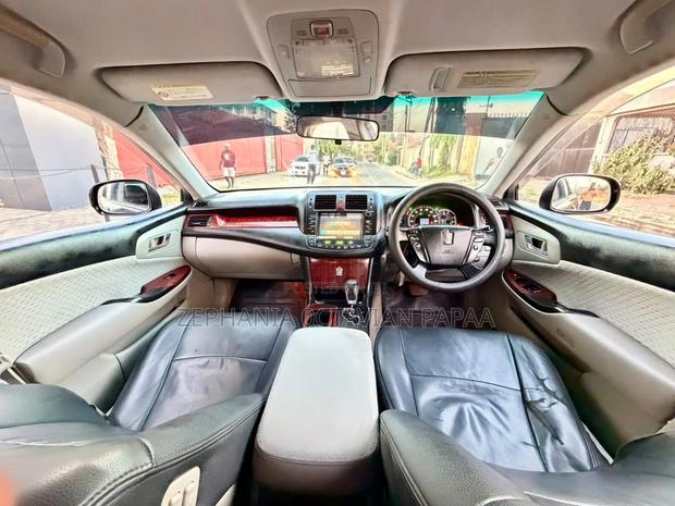 Toyota Crown 2010 Black