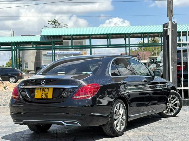 Mercedes-Benz C200 2014 Black