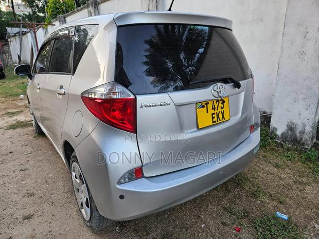 Toyota Ractis 2012 Silver