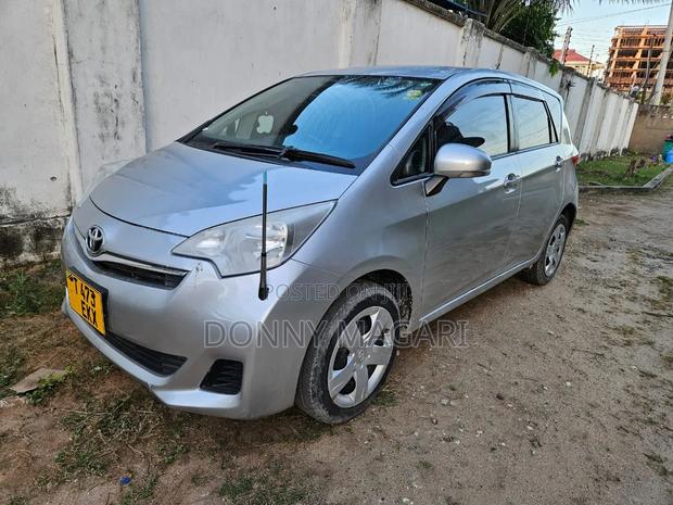 Toyota Ractis 2012 Silver