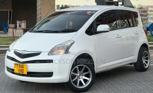 Toyota Ractis 1.3 FWD 2007 White