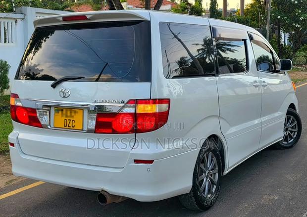 Toyota Alphard 2.4 Petrol AWD 2005 White