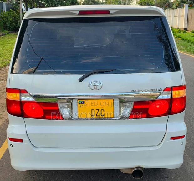 Toyota Alphard 2.4 Petrol AWD 2005 White