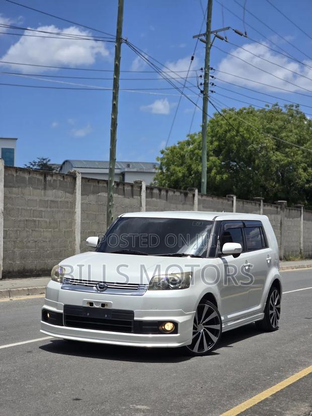 Toyota Corolla Rumion Hatchback 1.5 FWD 2009 White
