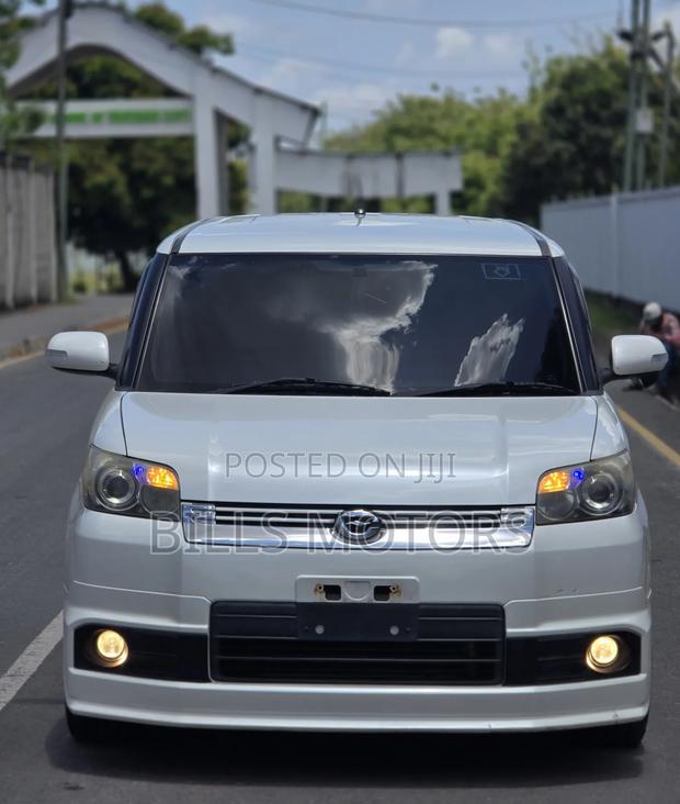 Toyota Corolla Rumion Hatchback 1.5 FWD 2009 White