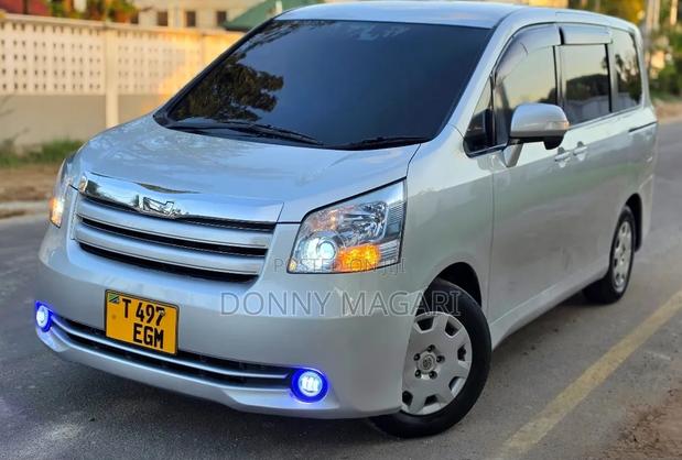 Toyota Noah 2008 Silver