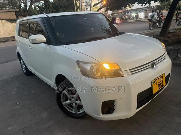 Toyota Corolla Rumion 2009 White