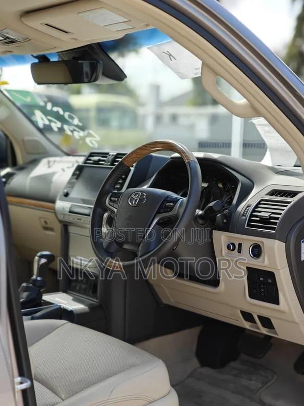 Toyota Land Cruiser Prado 2023 Gray