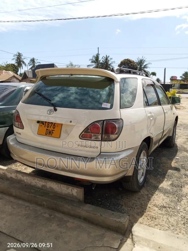 Toyota Harrier 2001 White