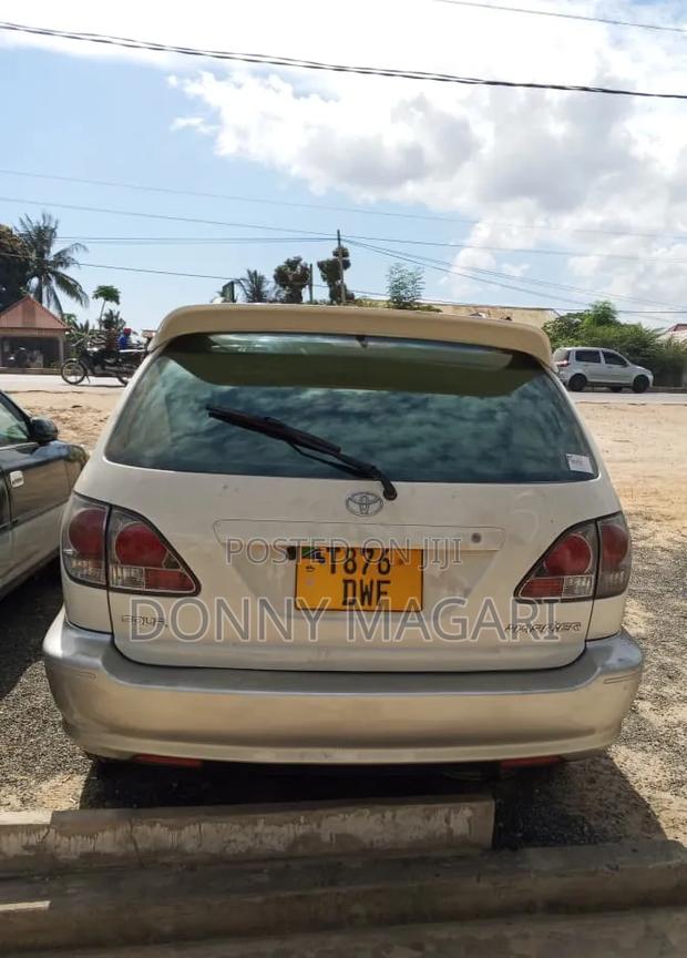 Toyota Harrier 2001 White