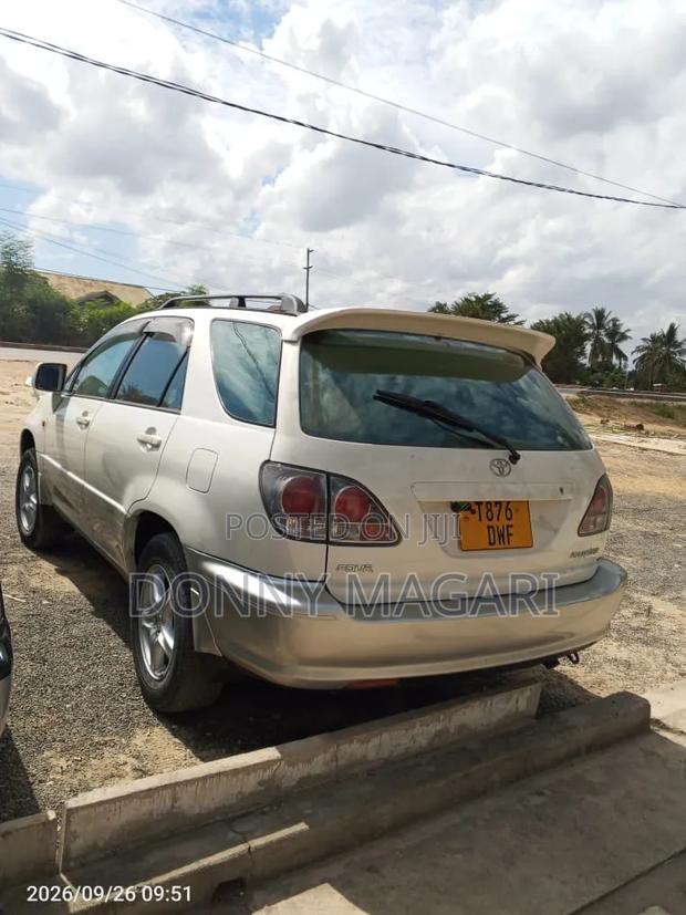 Toyota Harrier 2001 White