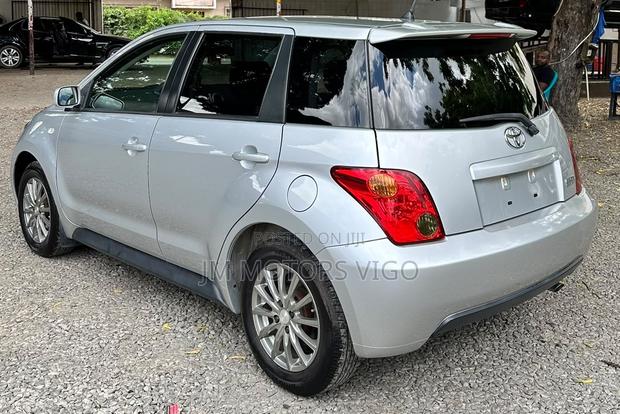 Toyota IST 2002 Silver