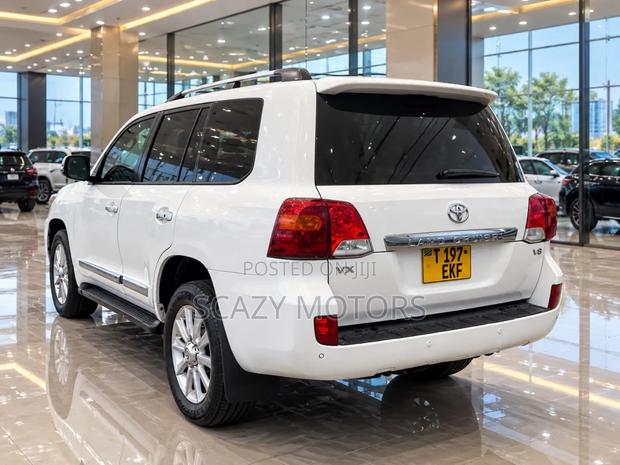 Toyota Land Cruiser 2015 White