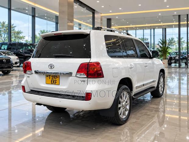 Toyota Land Cruiser 2015 White