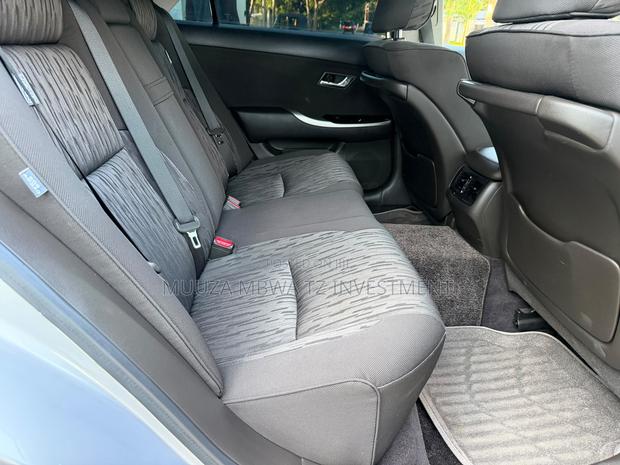 Toyota Crown 2011 Silver