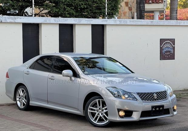 Toyota Crown 2011 Silver